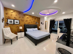 Kandi Palace Grand 2 BR! Housekeeping, Internet!